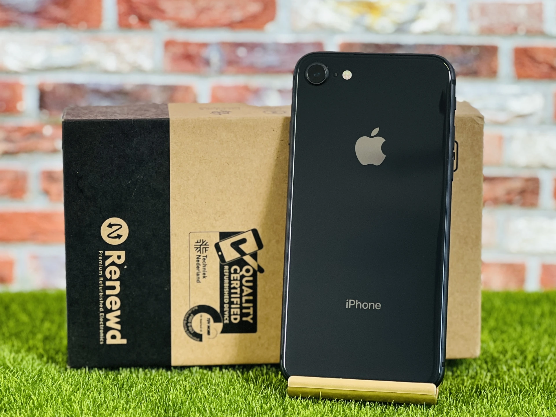 Felújított Renewd iPhone 8 64 GB Space Gray - 3 HÓ GARANCIA felújított használt mobil webáruház